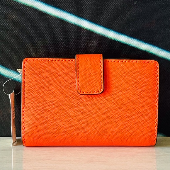 Michael Kors compact wallet - Picture 2 of 9